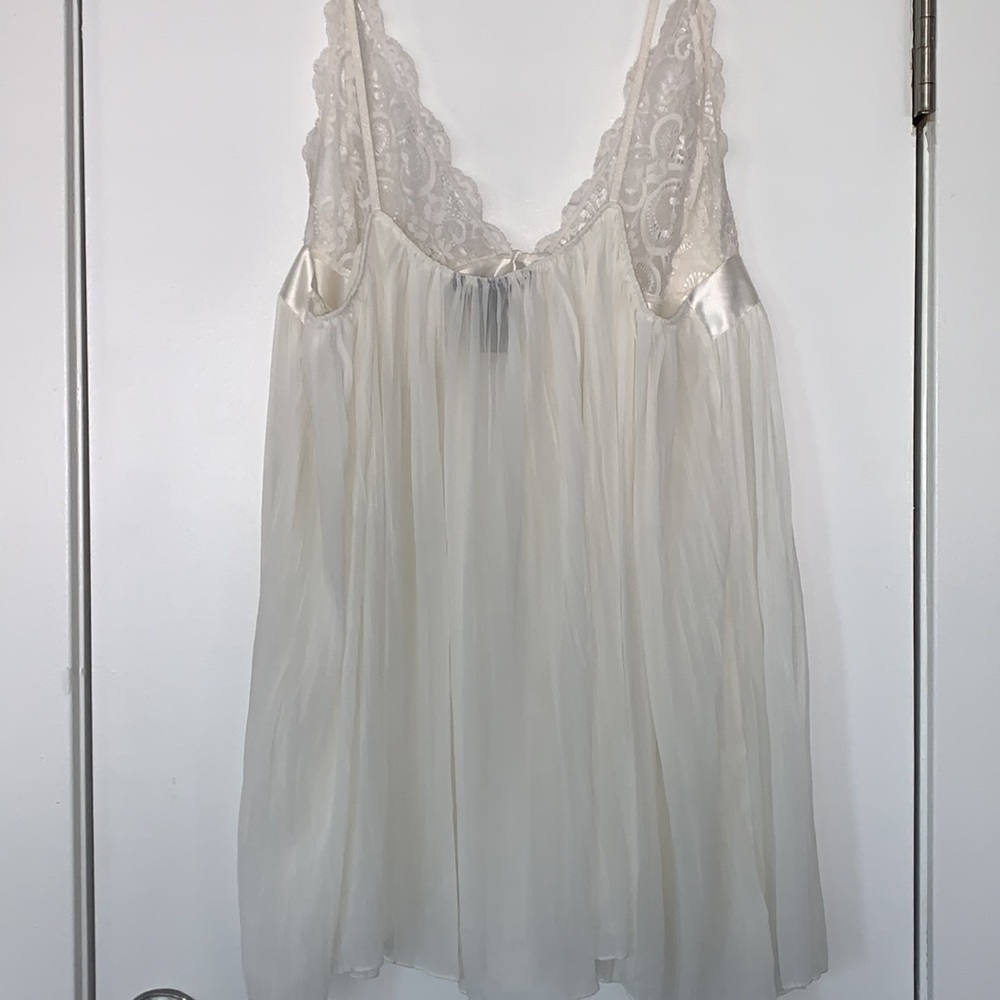 ❌SOLD❌ VS Pleated Babydoll XL - Picture 4 of 5